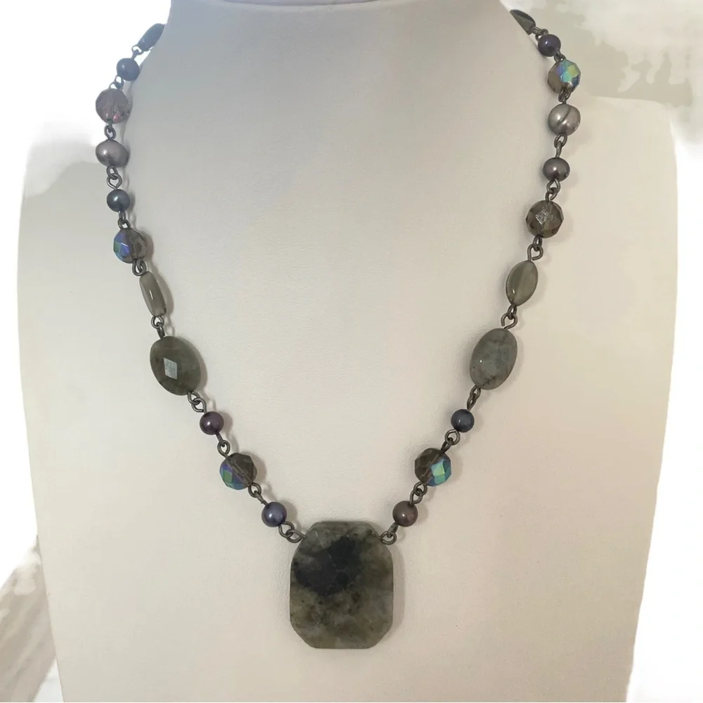 Is Sophia rare labradorite pearls and glass necklace pendant genuine gemstones - Picture 2 of 9